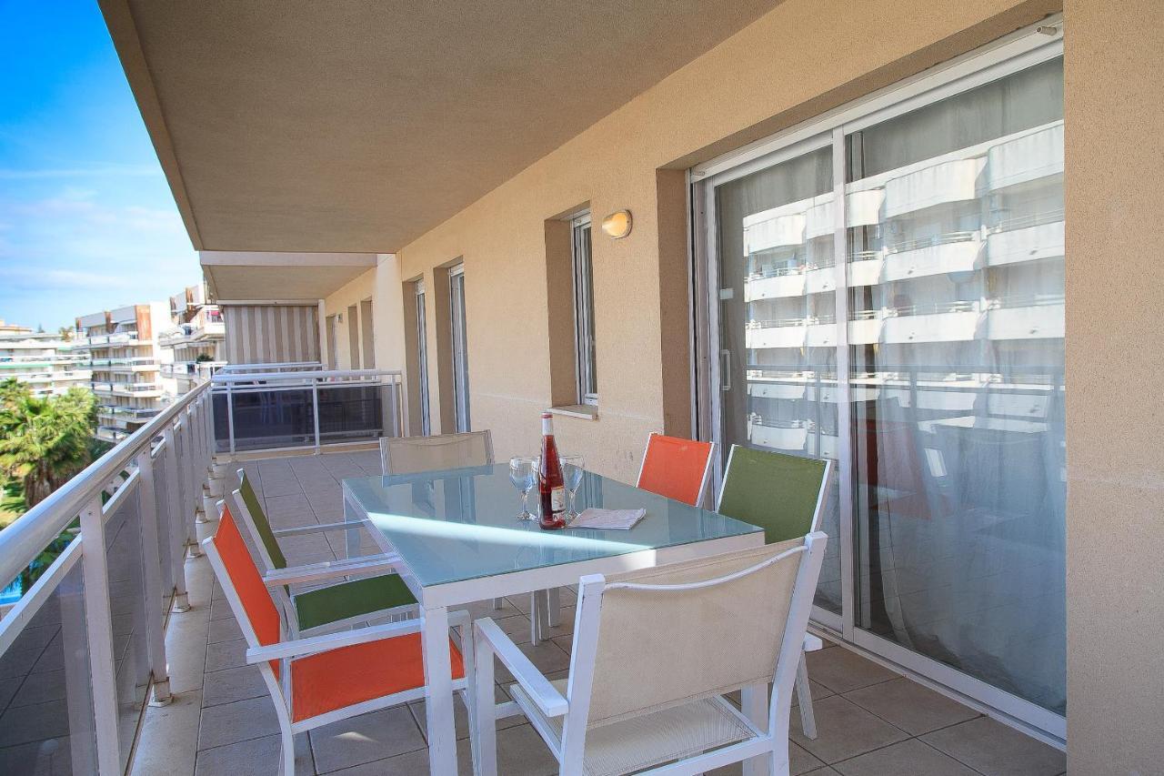 Uhc Ventura Park Apartments Салоу Стая снимка