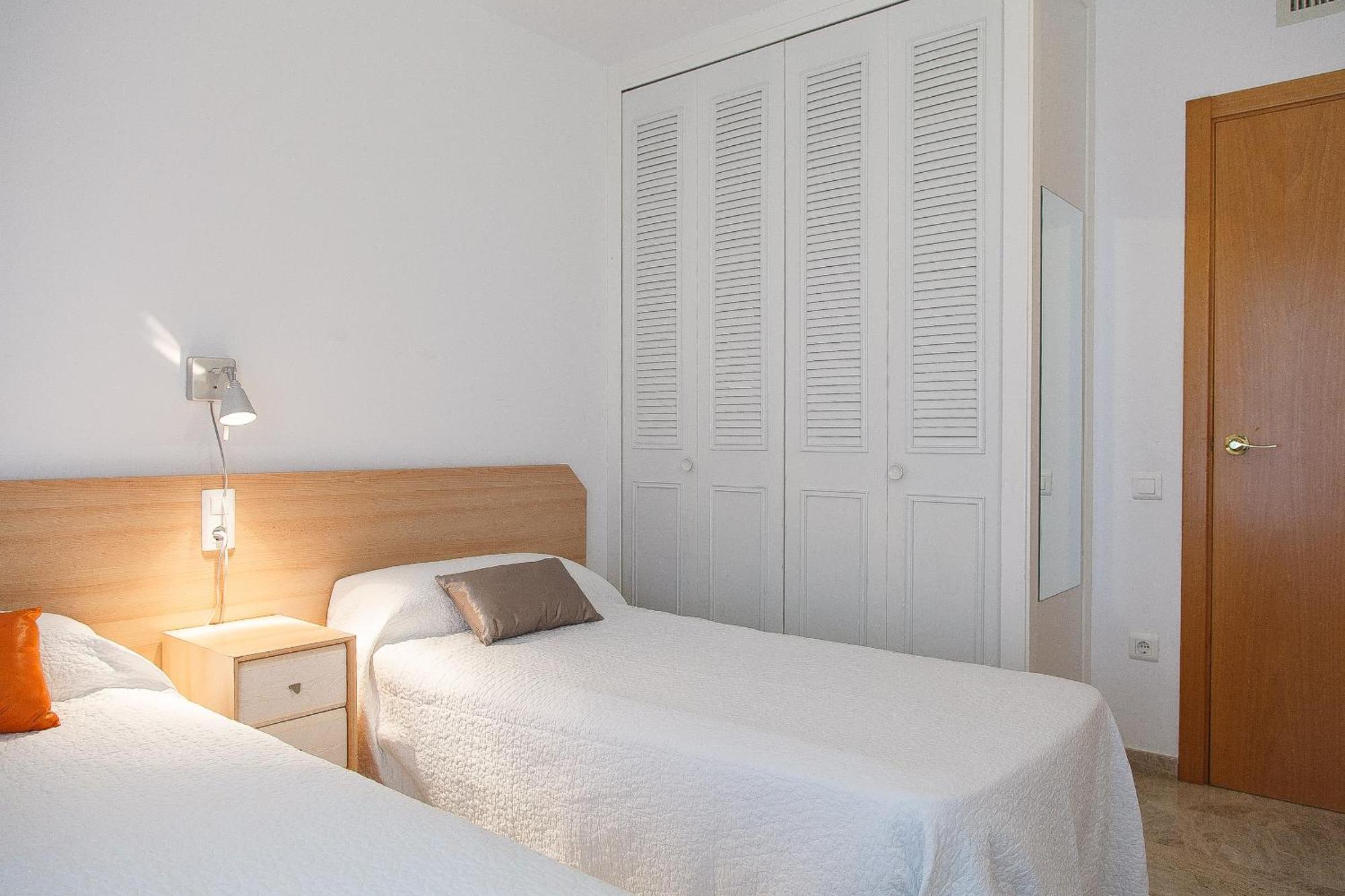 Uhc Ventura Park Apartments Салоу Стая снимка