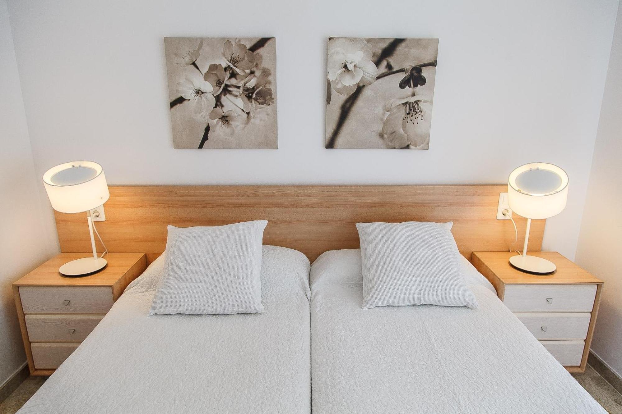 Uhc Ventura Park Apartments Салоу Стая снимка